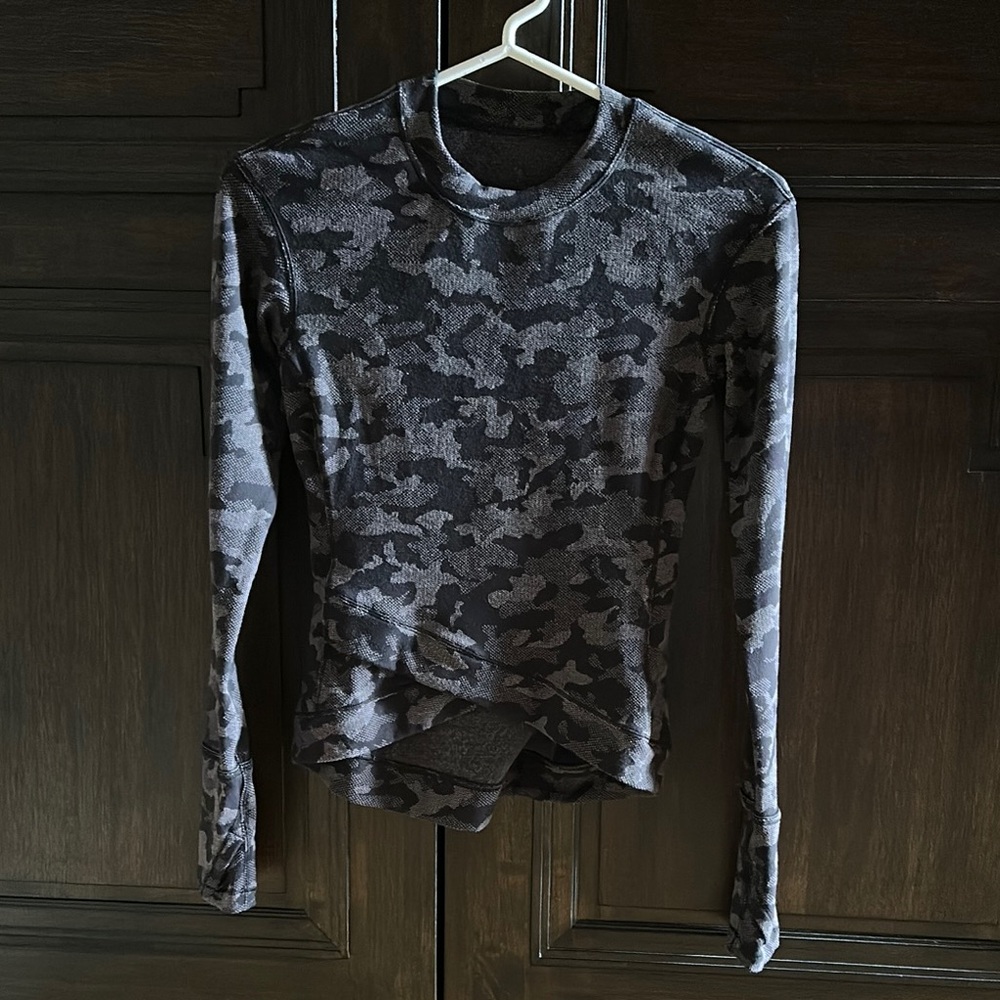 Lululemon Athletica Gray/Black Camo Fitted Hi/Lo Crewneck Sweatshirt